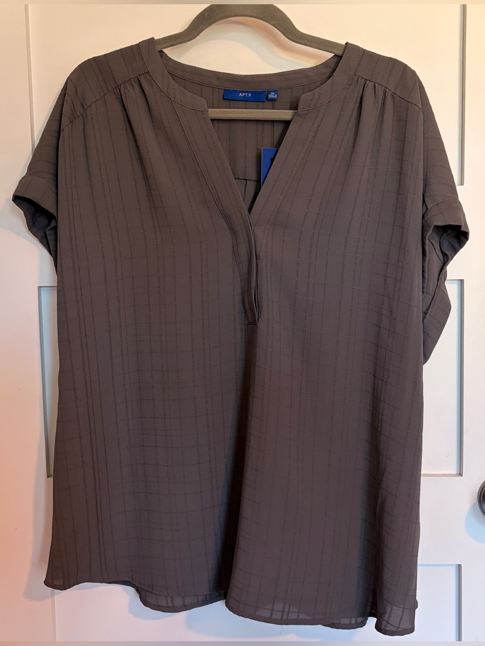 ✨NWT✨ grey textured blouse